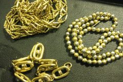 金のネックレスやブレスレット
