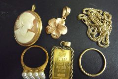 金の石付ジュエリー
