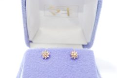 K18メレダイヤ付きピアス